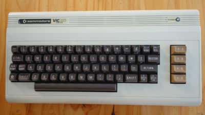 vic20-keyboard-01.png